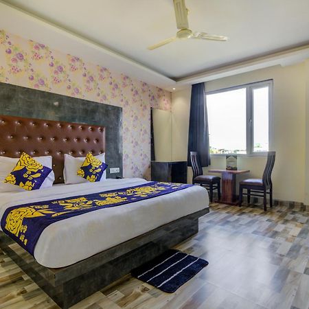 Hotel Smart Plaza By Smart Group New Delhi Exterior photo