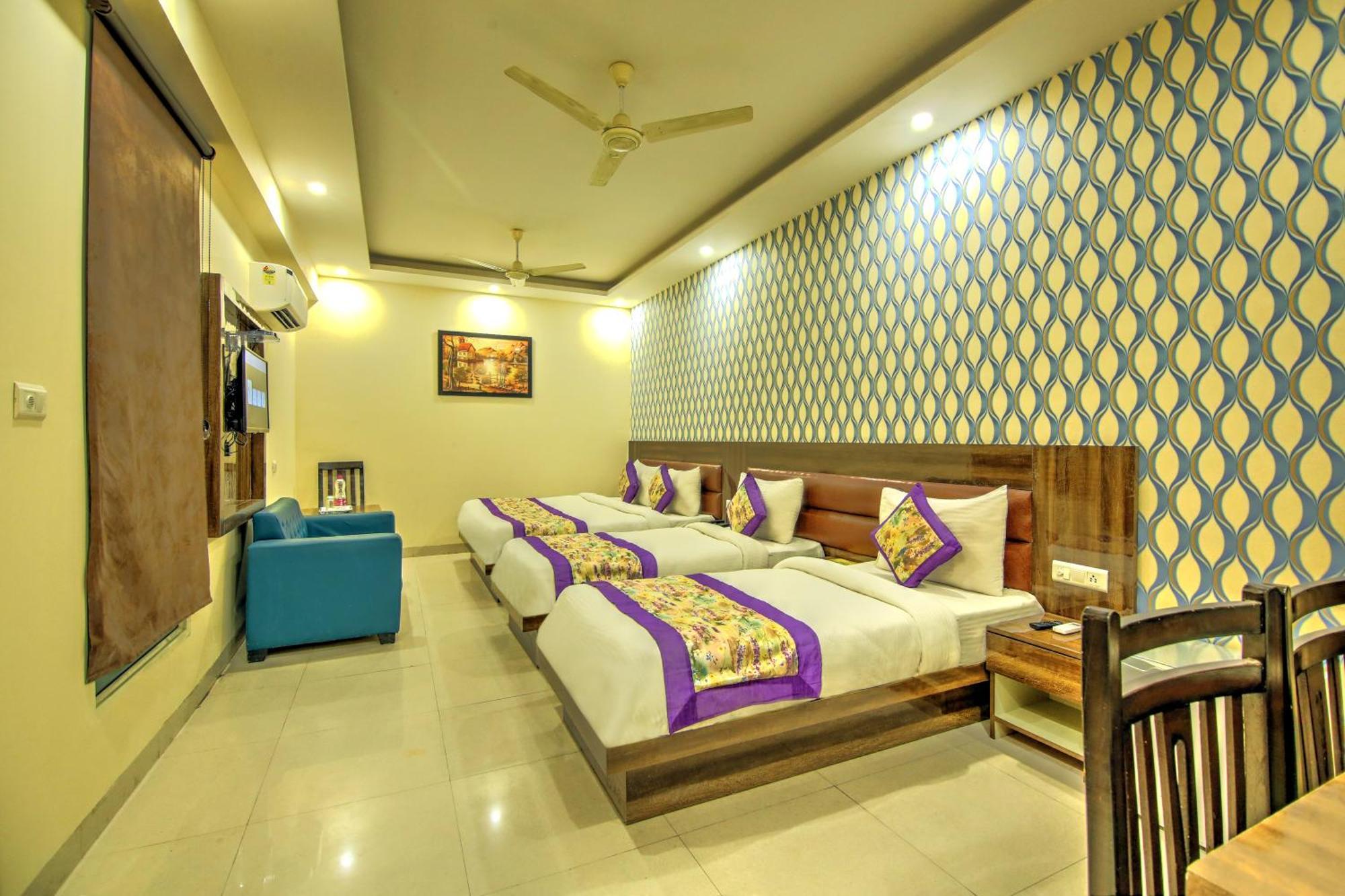 Hotel Smart Plaza By Smart Group New Delhi Exterior photo