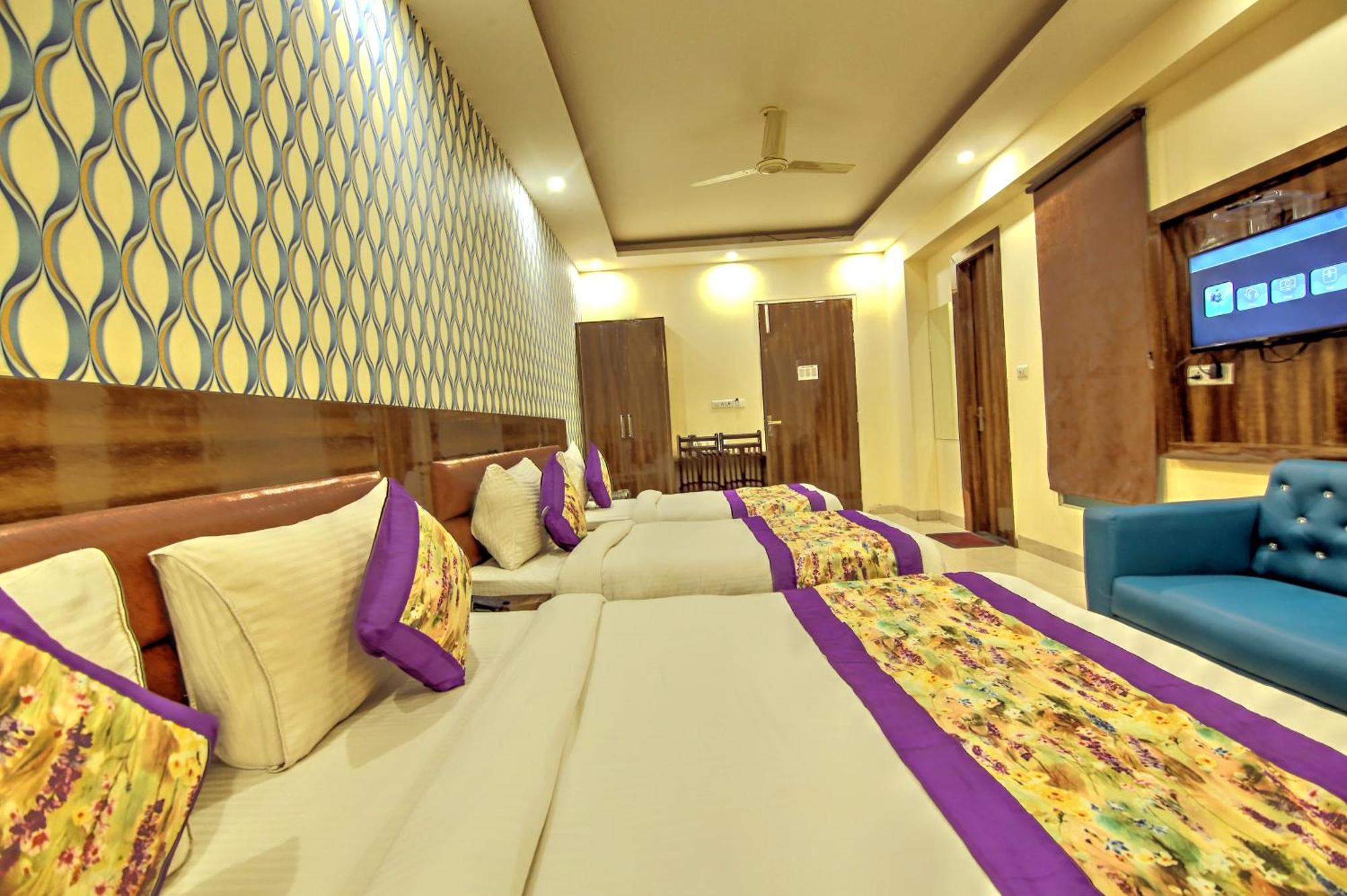 Hotel Smart Plaza By Smart Group New Delhi Exterior photo