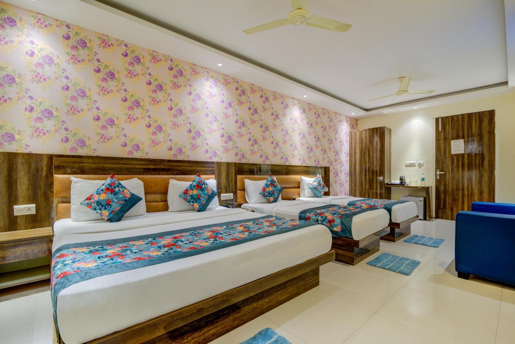 Hotel Smart Plaza By Smart Group New Delhi Exterior photo
