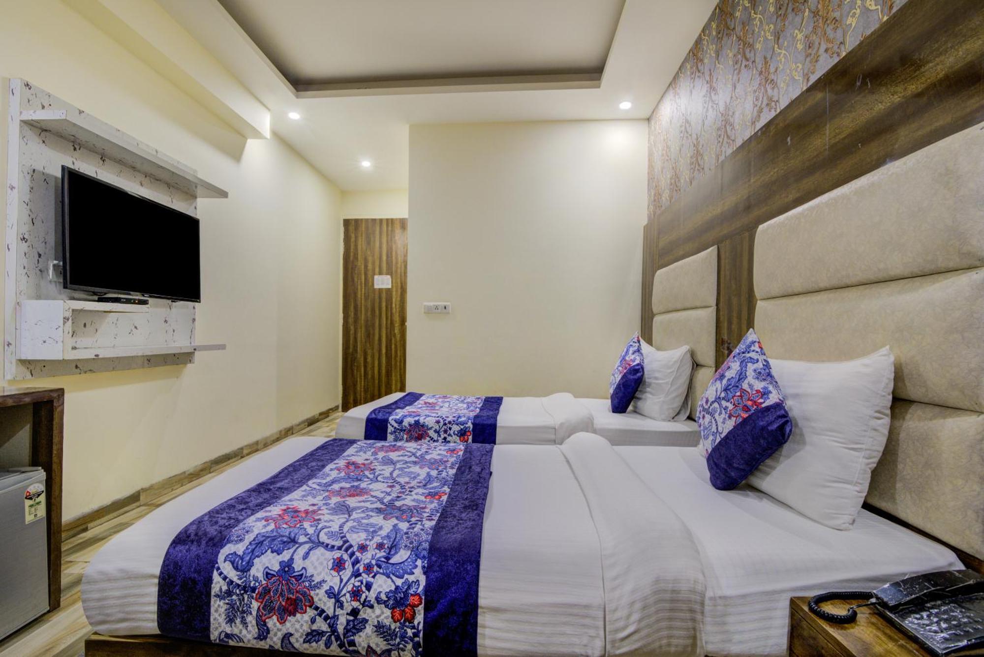 Hotel Smart Plaza By Smart Group New Delhi Exterior photo