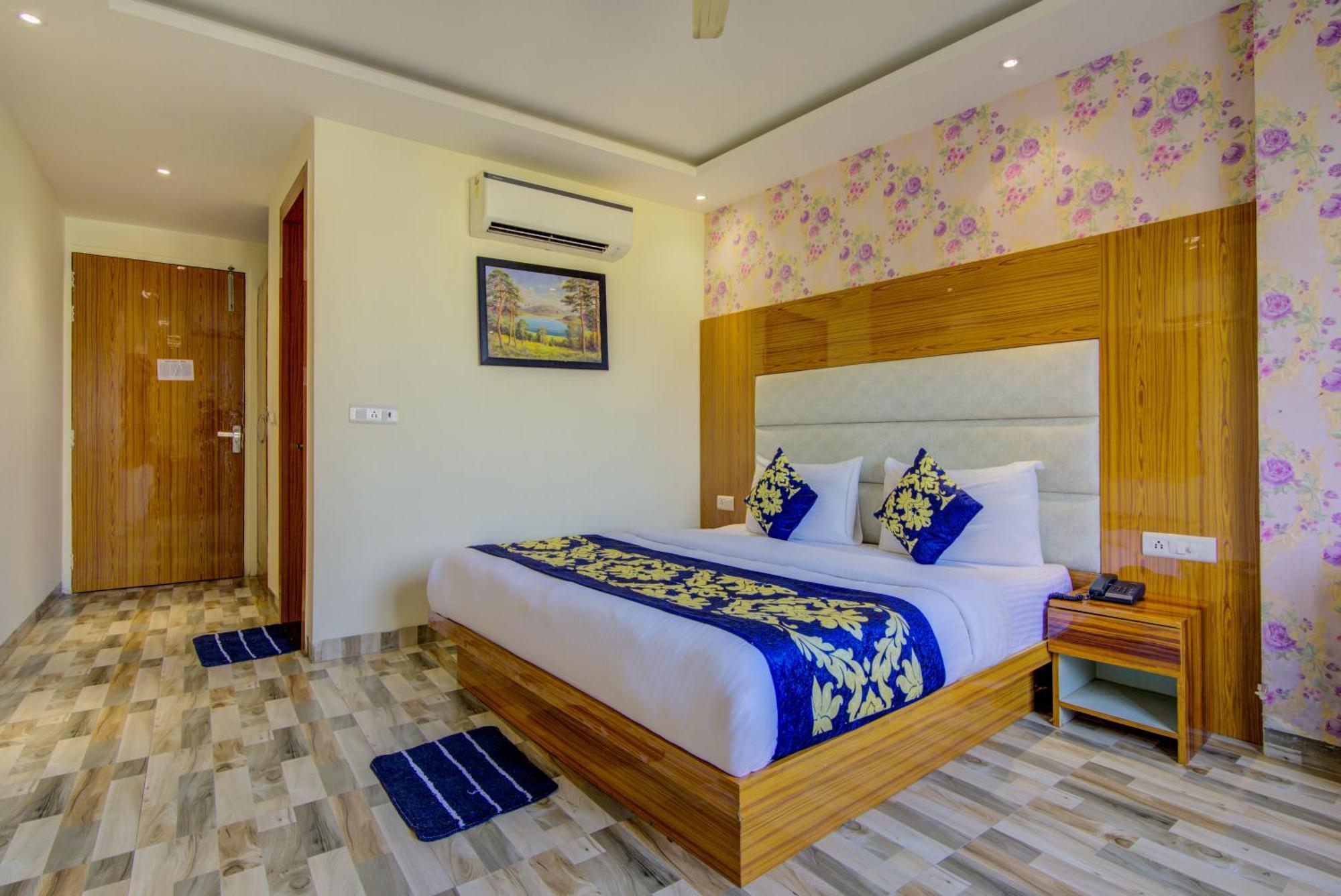 Hotel Smart Plaza By Smart Group New Delhi Exterior photo